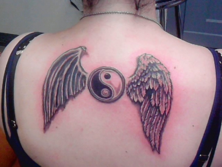 engelsflügel-Tattoo: Ying Yang mit Flügeln :)