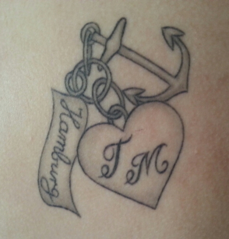 Hamburg Tattoo an der Schulter