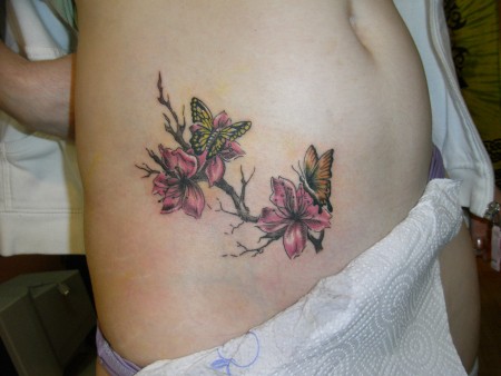 Intimbereich frau im tattoos Tattoo cause
