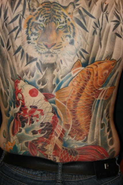 kois-Tattoo: Tiger und Kois