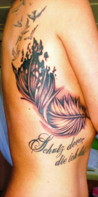 feder-Tattoo: vogelfrei