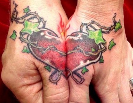 Tattoofreestyle Flammendes Herz Hande Tattoos Von Tattoo Bewertung De