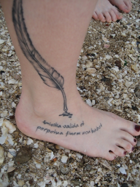 "Amecitia valida et perpetua finem non habet!