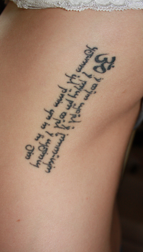 36 Schriftzug Kleines Tattoo Rippen