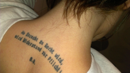 Unterarm schrift tattoo frau Tattoo Schriften
