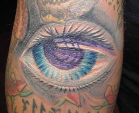 Auge Tattoo in er Armbeuge