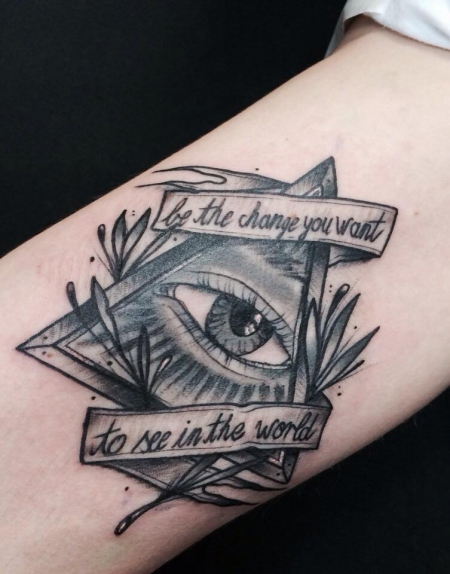 Auge mit tattoo dreieck bedeutung Die traurige