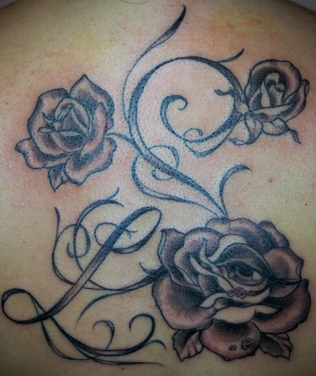 Schwarze Rose mit Auge
