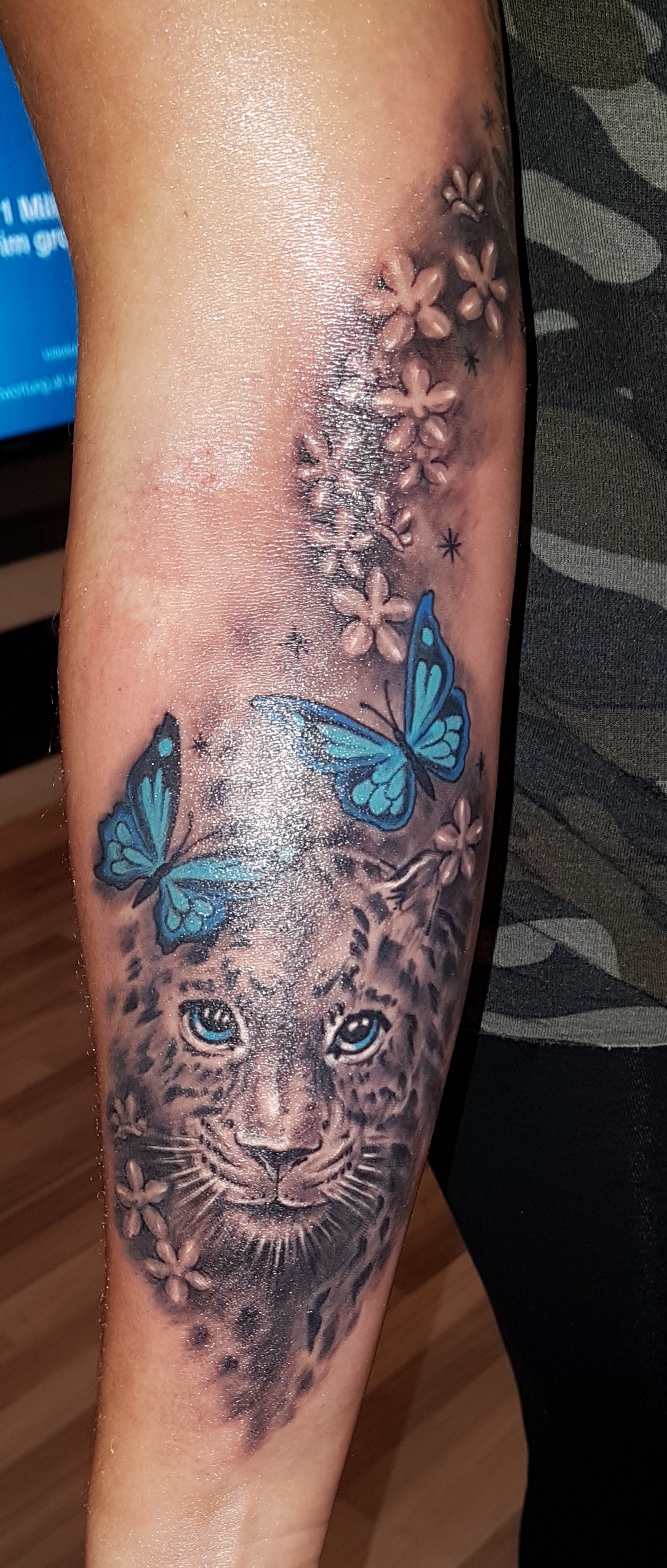 Frau schmetterling tattoo arm Schmetterling Tattoo