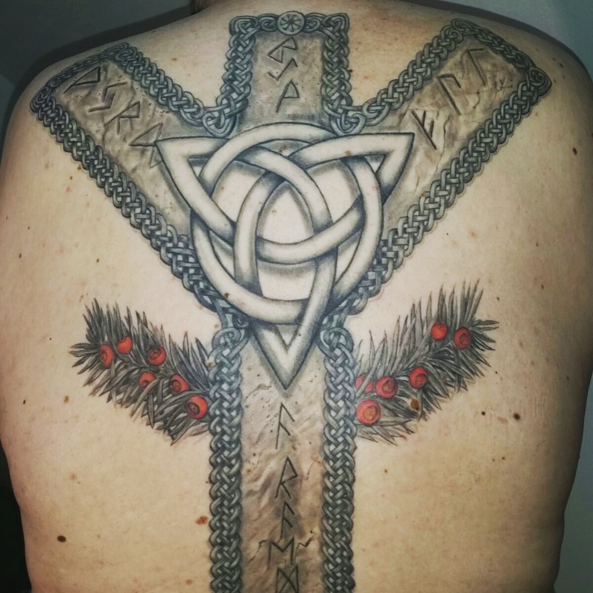 Merlins Keltisches Kreuz Tattoos Von Tattoo Bewertung De