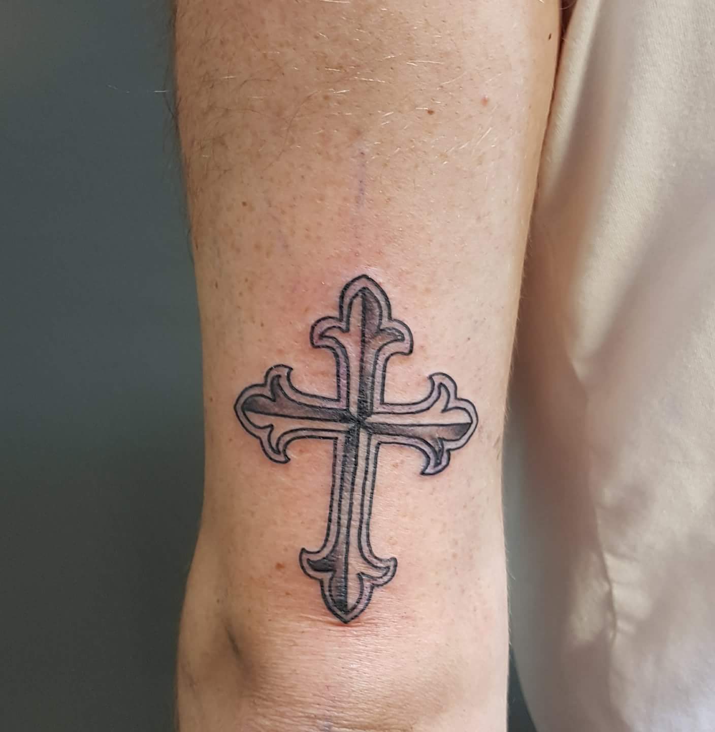 Die Ratte Kreuz Tattoos Von Tattoo Bewertung De