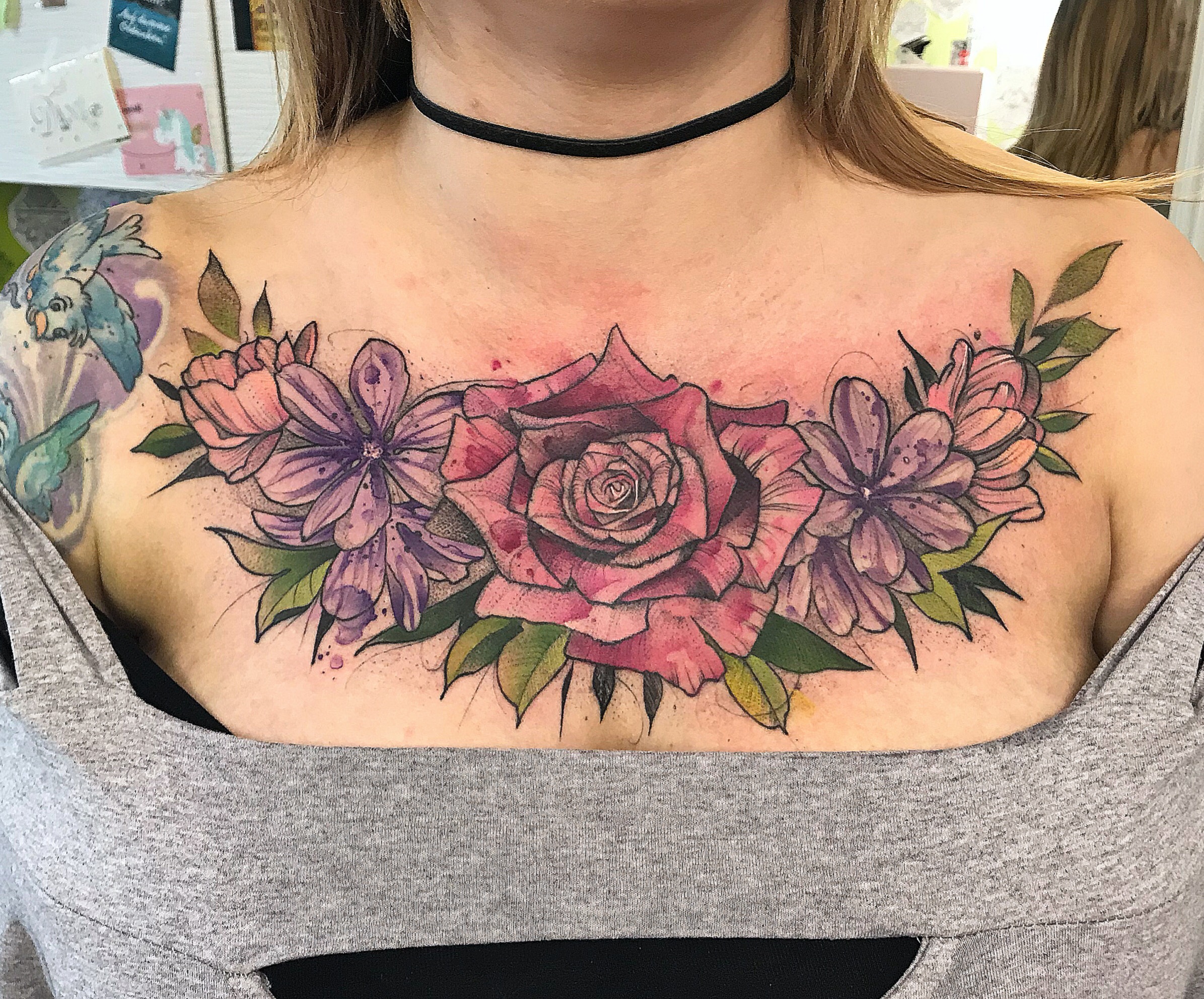 Beste Brust Und Dekollete Tattoos Tattoo Bewertung De Lass Deine Tattoos Bewerten