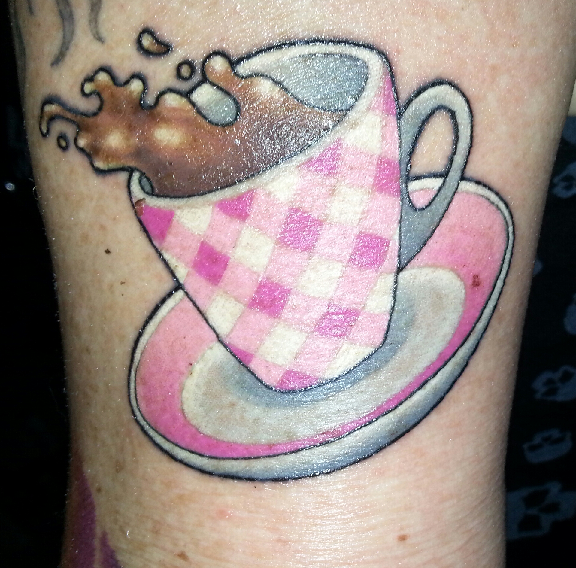 serenity-: Tasse Kaffee bunt | Tattoos von Tattoo-Bewertung.de