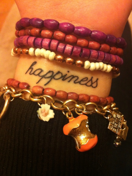 Tattoo Handgelenk happiness