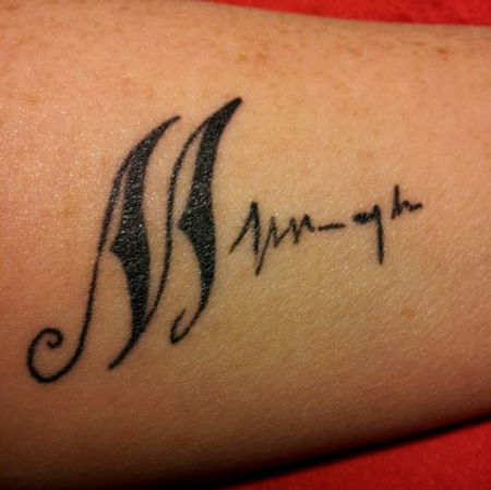 Buchstabe mit Herzlinie