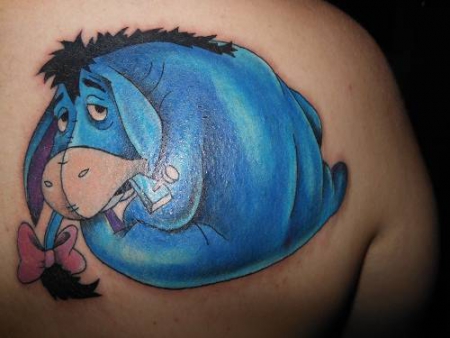 1. Tattoo I-Ah von Winnie Pooh auf der Schulter