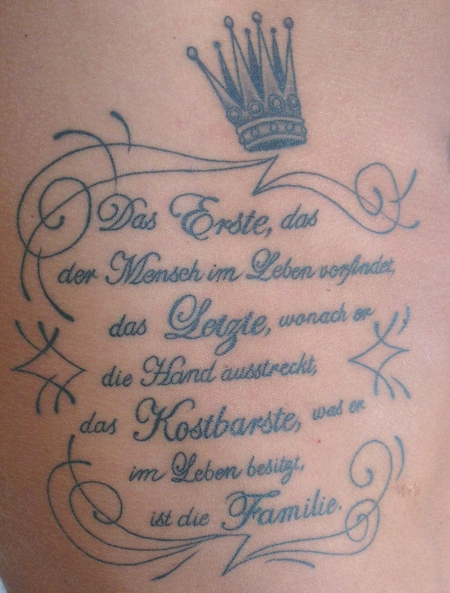 Alex74 Familienspruch Tattoos von TattooBewertung.de
