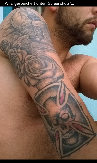 Totenkopfschiff mit Rosen & Eiserneskreuz
