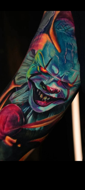 Rechter Arm oben . Innen.  