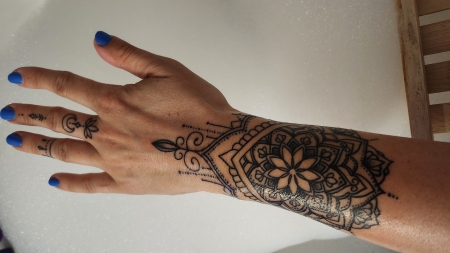 Mandala Handgelenk und Finger