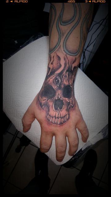 Skull Hand