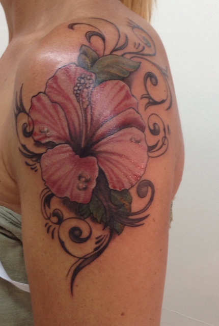 Ich liebe Blumen,daher auch mein zweites Tattoo eine Hibiskusblüte