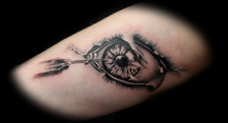 Eye under the Skin with a little bit of pieksen ^^