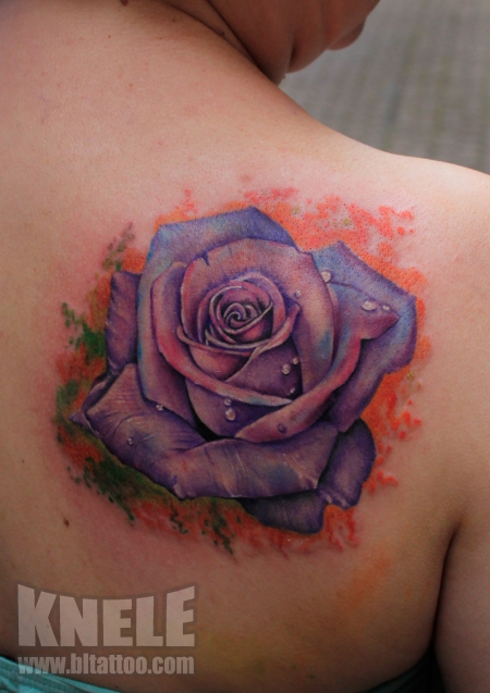 rose-Tattoo: rose knele tattoo