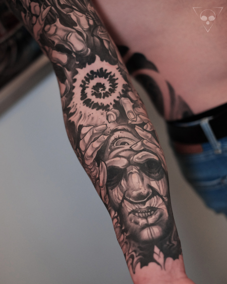 Verheilter Sleeve Teil 3 Unterarm Portrait (Finger, Zerrissenheit, Horror)