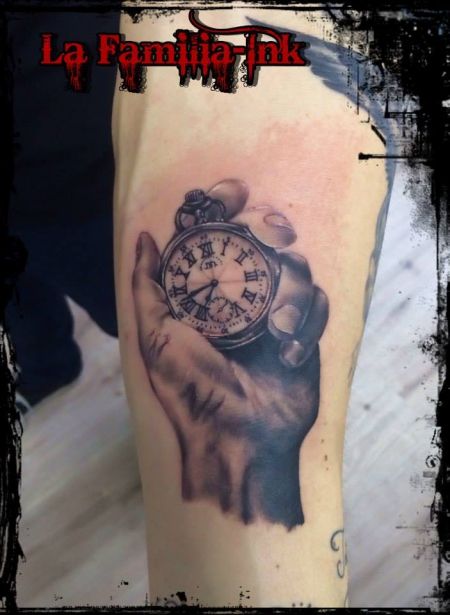 Hand mit Uhr