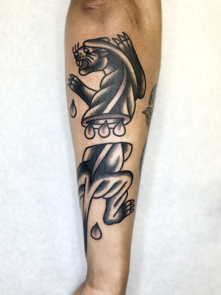 Cut in Half Panther Tattoo – Traditional Tattoo Berlin im Old School Stil | Abra Tattoo Berlin