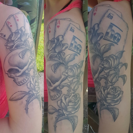 onkelz-Tattoo: Skull, Rosen, Karten