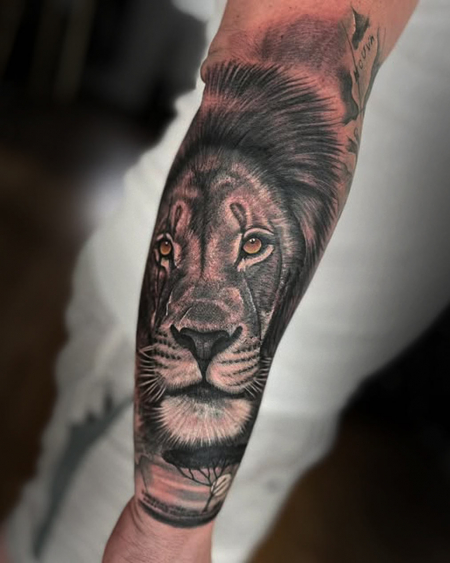 Fine Line Tattoo München – Tiger Arm Band