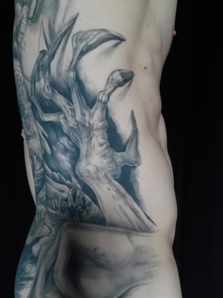 backpiece black and grey Klauenhand