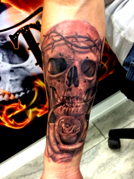 Skull and roses