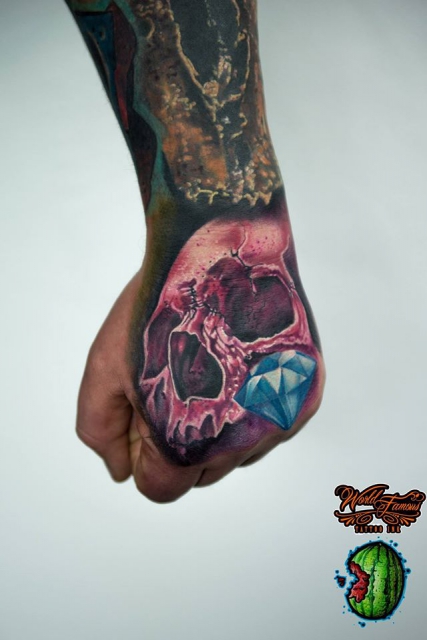 Skull mit Diamant 