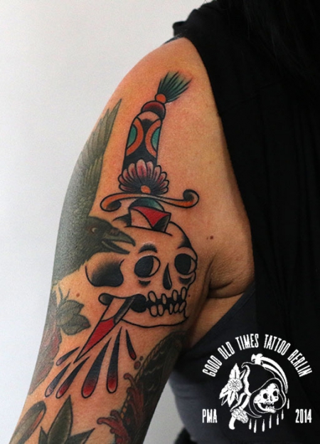 traditional skull and dagger tattoo