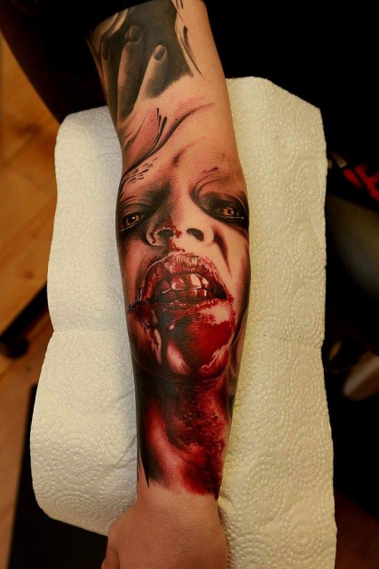 Horror Tattoo Unterarm