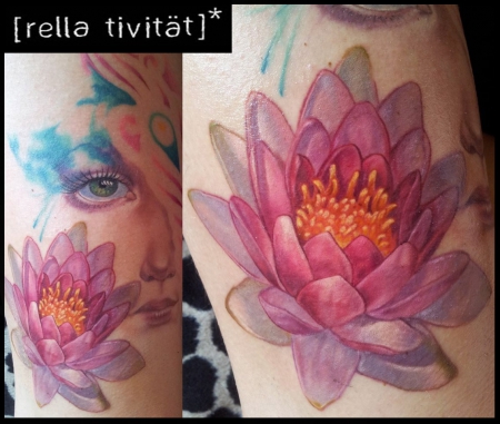 lotus-Tattoo: Bein in Arbeit, Lotus