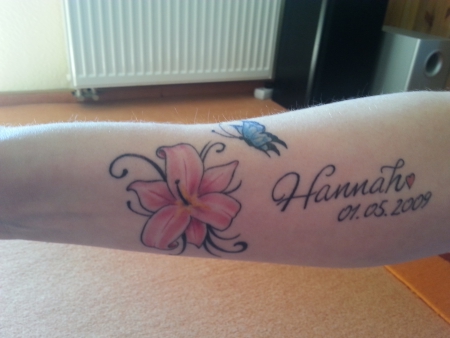 Name u.. Geb.Datum mit Blume und Schmetterling 