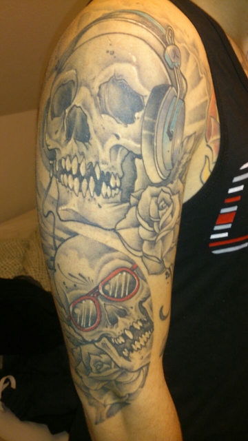 Kleenling Nichts Sehen Nichts Sagen Nichts Horen Mit Skulls Und Farbigen Items Tattoos Von Tattoo Bewertung De