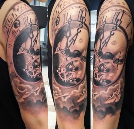 Clock,Birds,Clouds Uhr,Weiße Tauben,Wolken Tattoo New Realistic