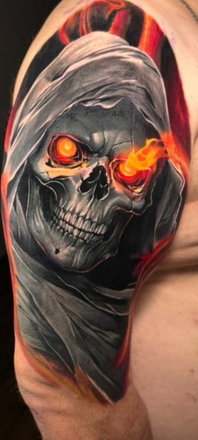 Oberarm Skull..... Color