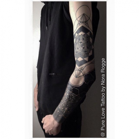 Blackwork by PURE LOVE TATTOO Nora Rogge