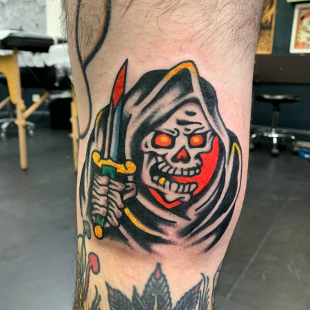 Ein Ripper mit strahlenden Augen und einem Dolch