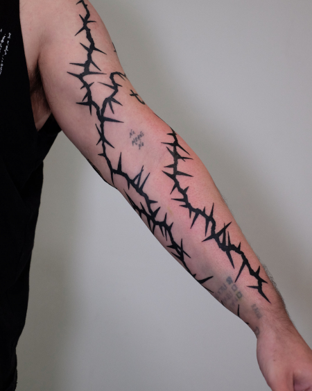 Dornenranken Blackwork Sleeve