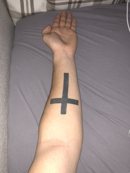 Kreuz unterarm männer tattoo Kreuz Tattoo