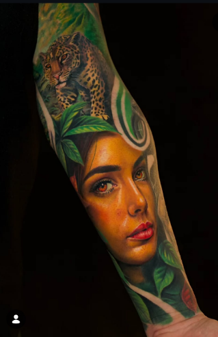 Linker Arm PoCahontas im Dschungel