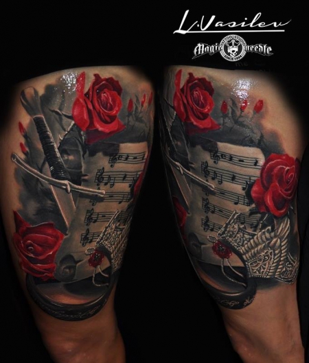 rosen-Tattoo: Notenblatt  mit Rosen 