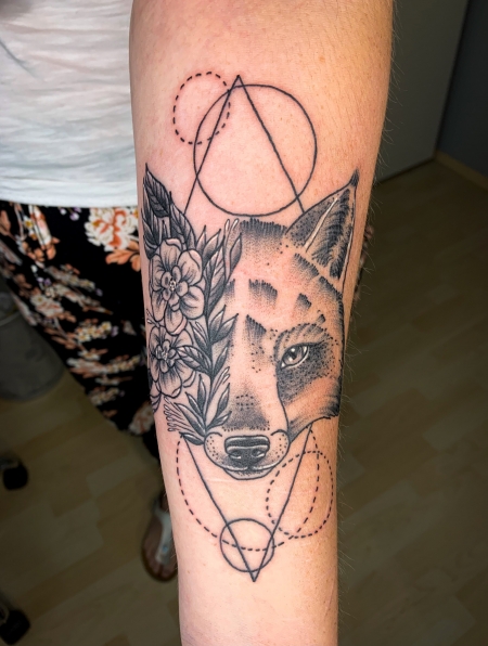 Geometrischer Fuchs mit Blumen